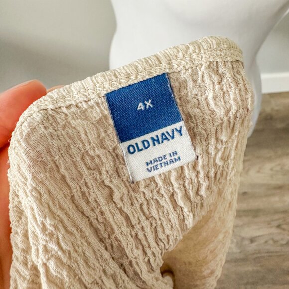 Old Navy Fitted Square-Neck T-Shirt in Textured Ivory - Picture 5 of 9